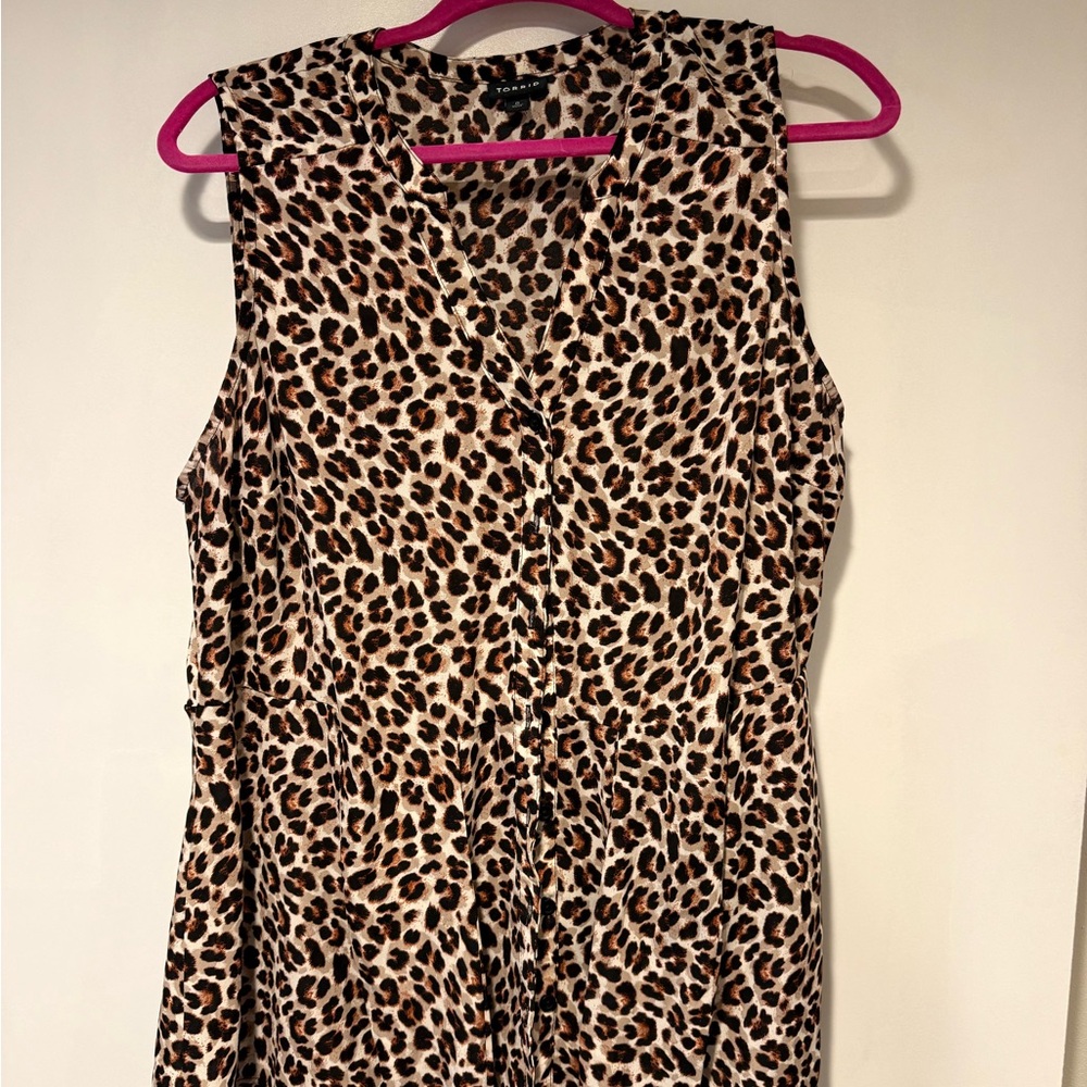 Torrid - Leopard Brint- Button and Tie- Blouse - Picture 1 of 4